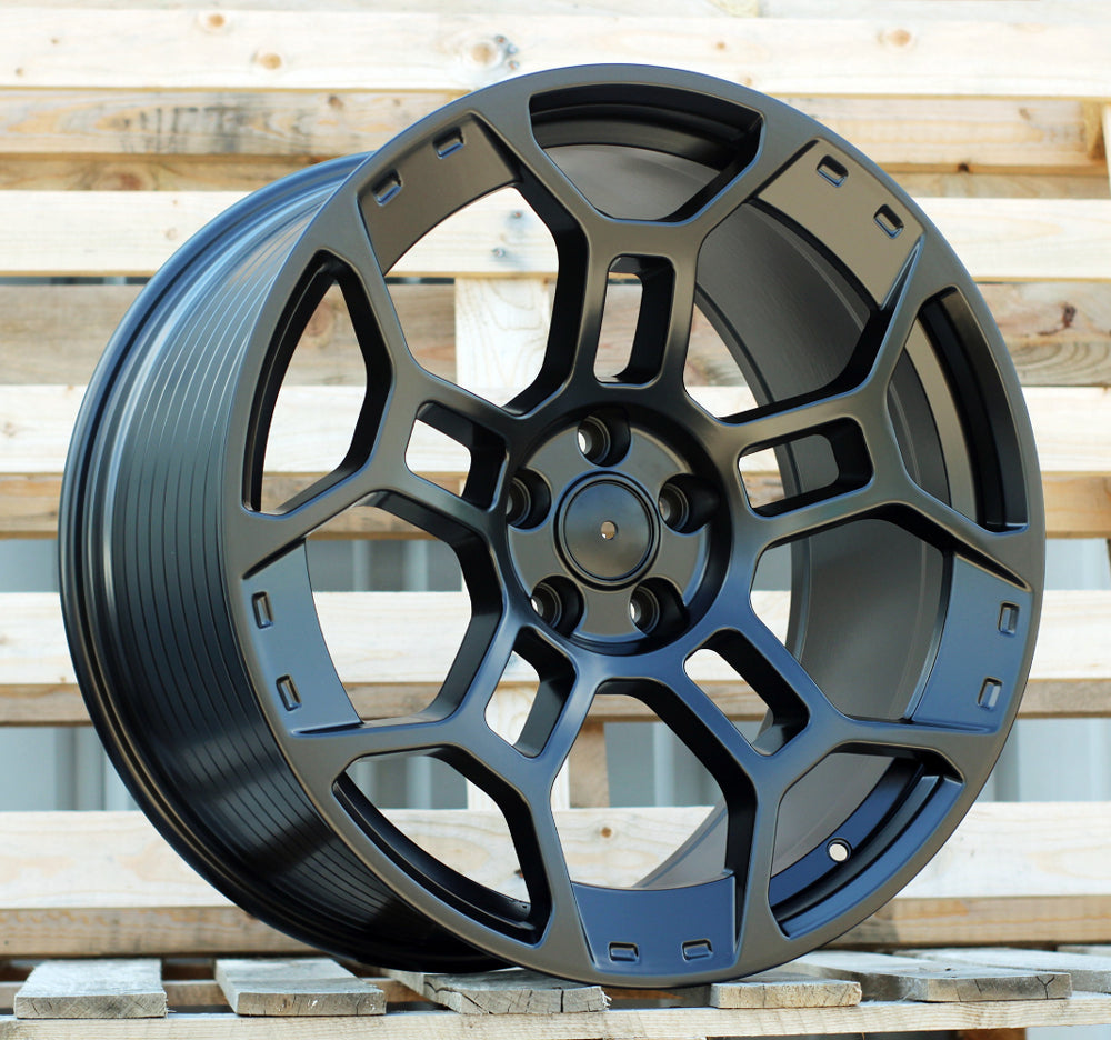 Alu kola pro Ford F3133 10.5x20 5x114.3 ET35 70.5 Black Half Matt
