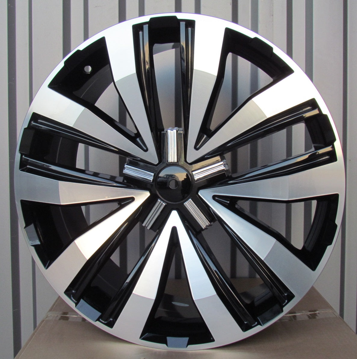 Alu kola pro Volkswagen A5377 7.5x17 5x120 ET50 Black Polished