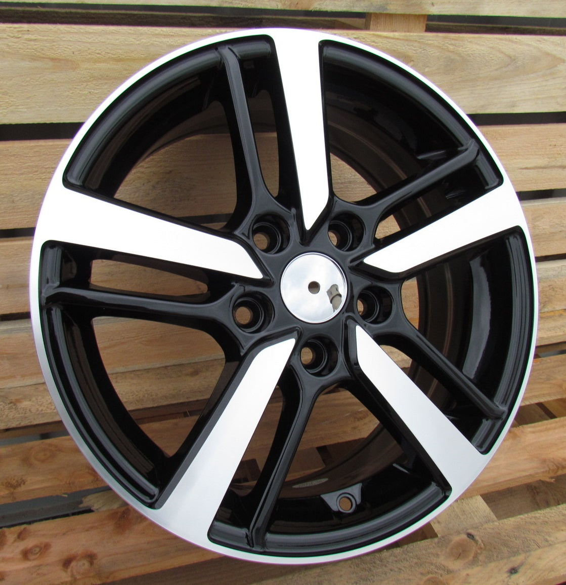 Alu kola Hyundai A5463 6.5x16 5x114.3 ET45 Black Polished-Alu kola-WheelsUp