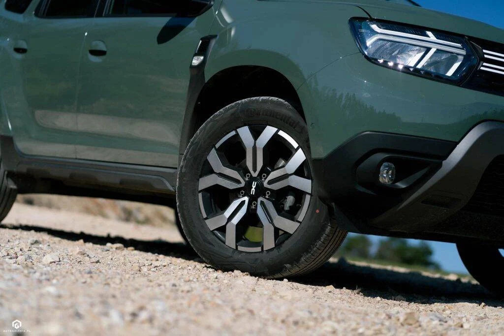 Alu kola Racing Line B1110 6.5x16 5x114.3 ET50 černá, Dacia WheelsUp