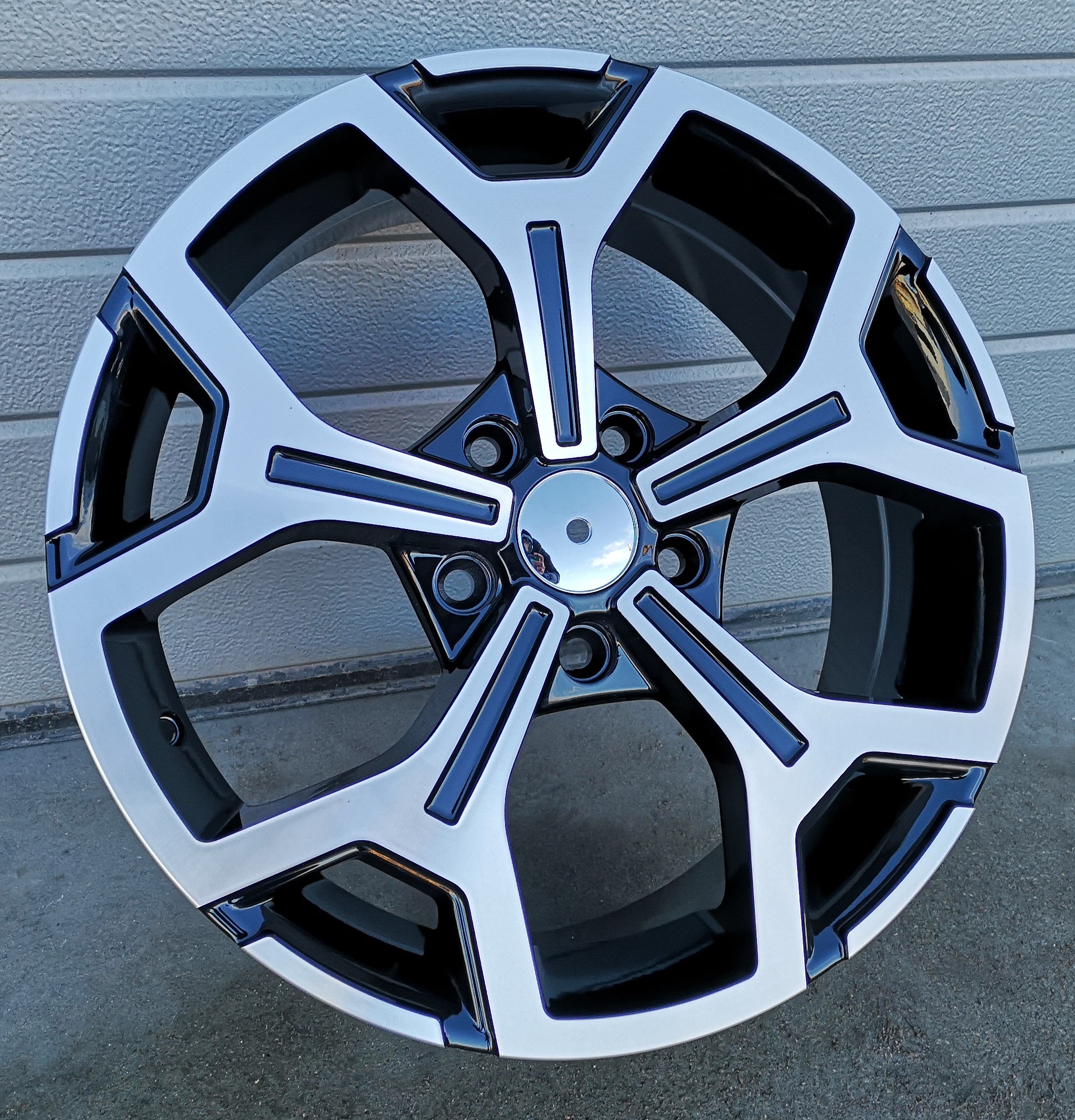Alu kola Racing Line B5409 6.5x16 5x114.3 ET50 Black Polished & Powder Coating Dacia WheelsUp