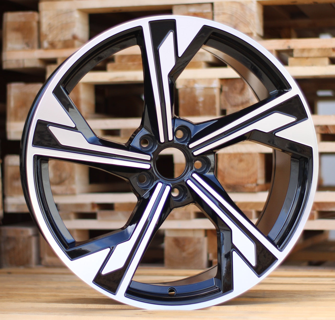 Alu kola Racing Line B5419 8.5x19 5x112 ET32 Black Polished, Audi WheelsUp