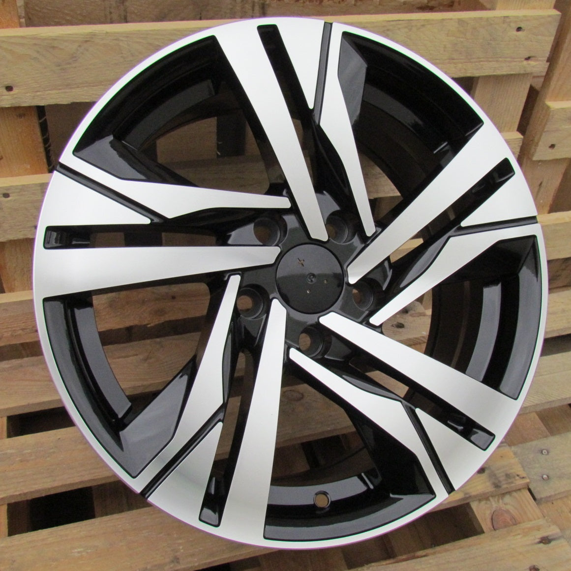 Alu kola Racing Line B5543 7x16 4x108 ET32 černá, Peugeot WheelsUp