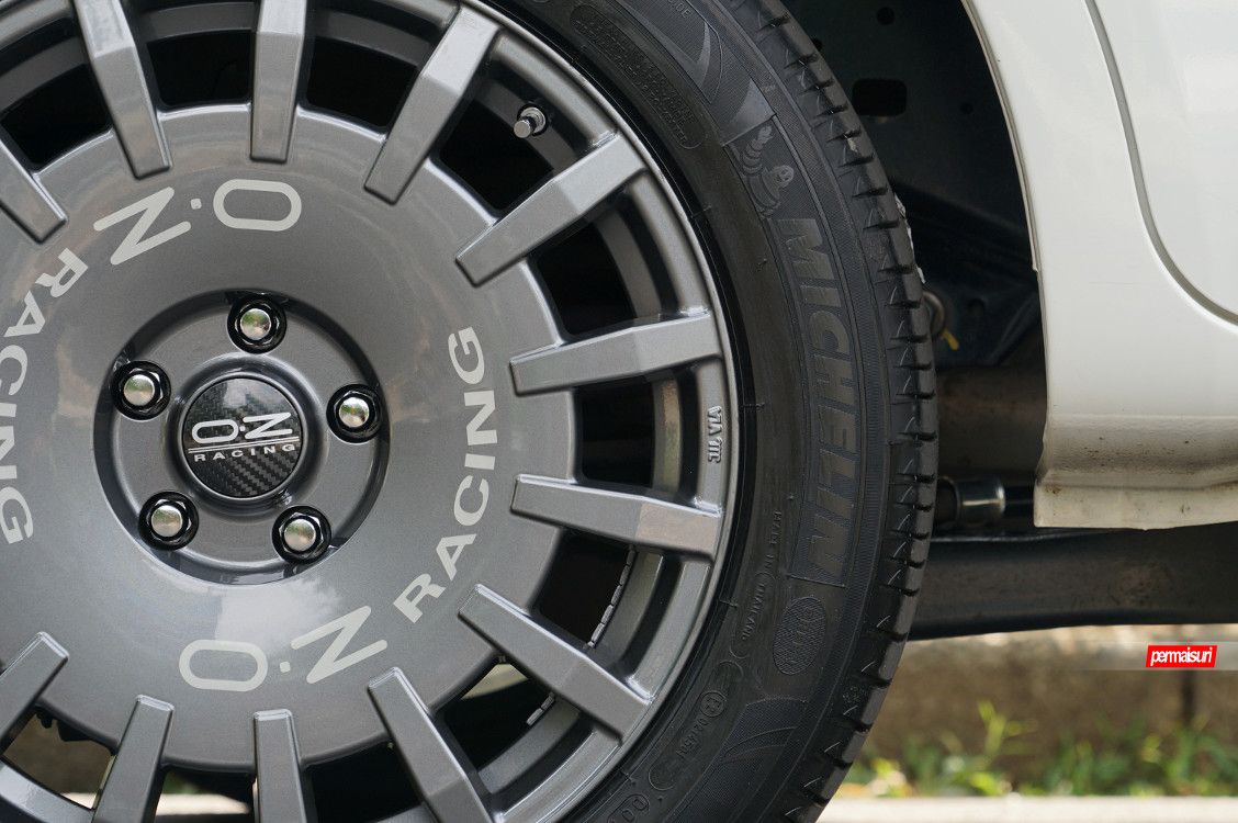 Alu kola OZ RALLY RACING 7.5x18 5x100 ET48 Dark Graphite Silver Lettering