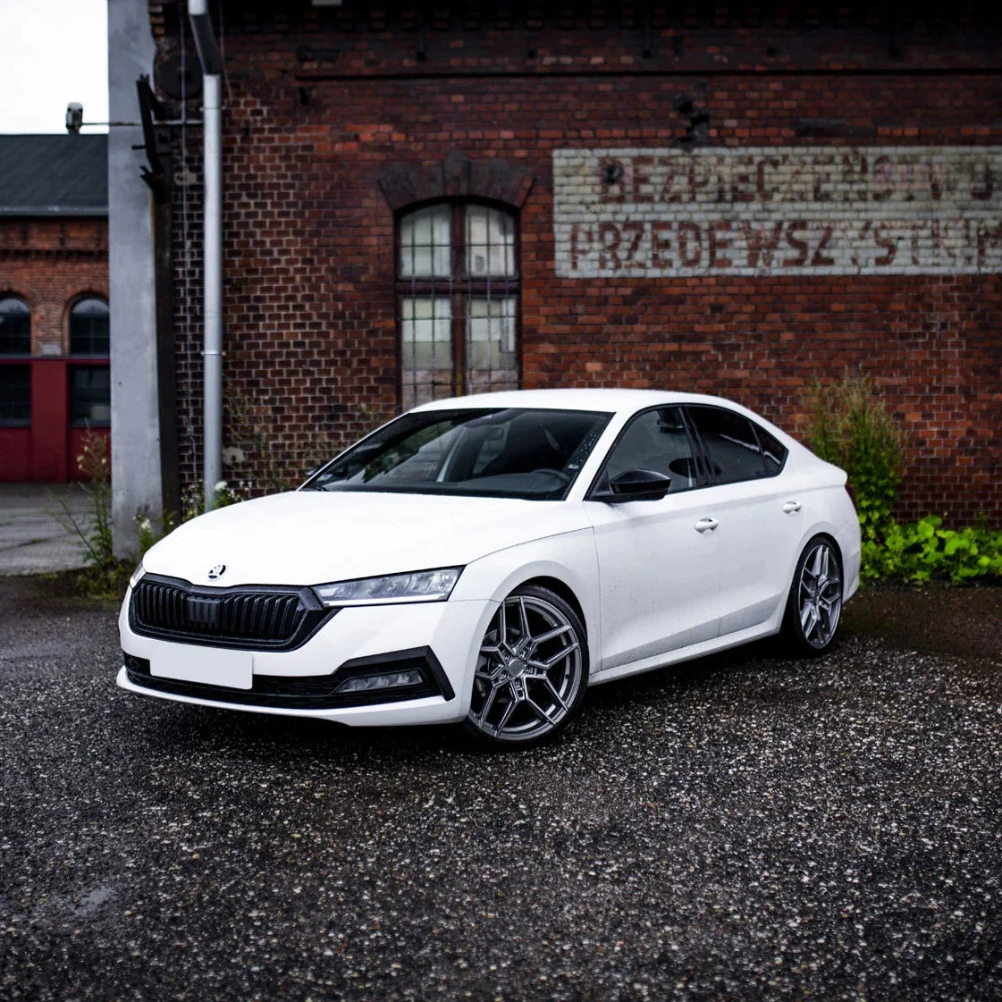 Alu kola Škoda Octavia Concaver CVR5 Brushed Titanium