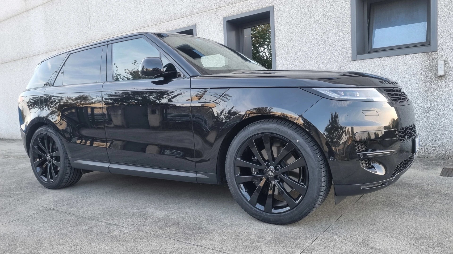 Alu kola pro Land Rover B1796 9.5x23 5x120 ET40 Black | Wheelsup.cz
