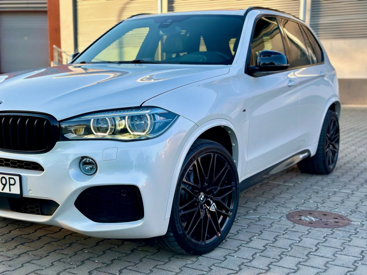 Alu kola pro BMW B5771 10.5x22 5x112 ET43 66.6 černá – na voze 4