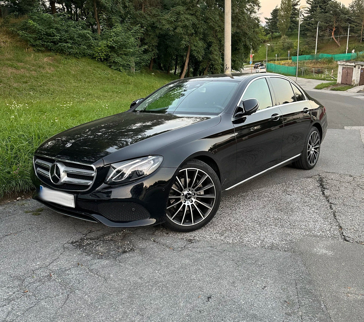 Alu kola pro Mercedes B1048 9.5x18 5x112 ET35 66.6 černá – na voze 1