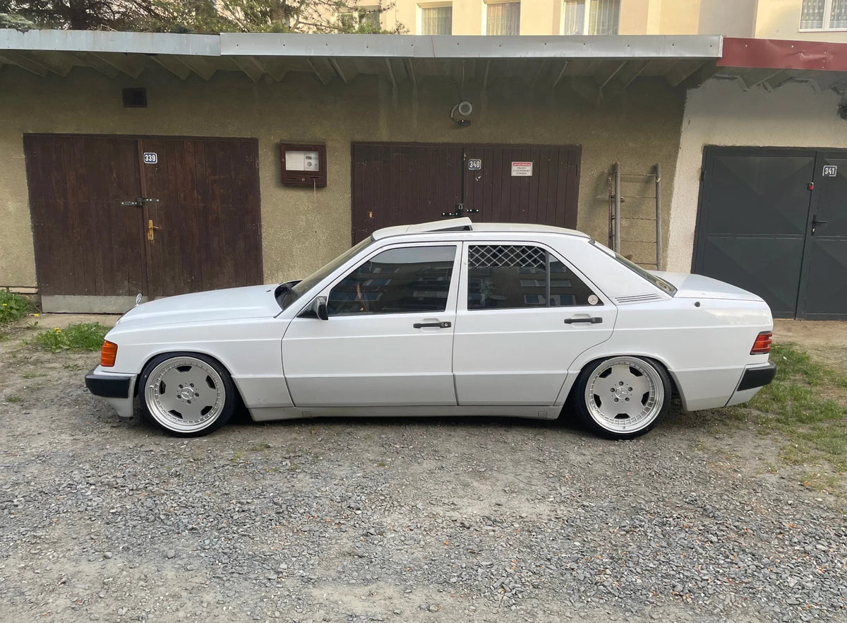 Alu kola pro Mercedes B5852 8x18 5x112 ET35 66.6 stříbrná – na voze 1
