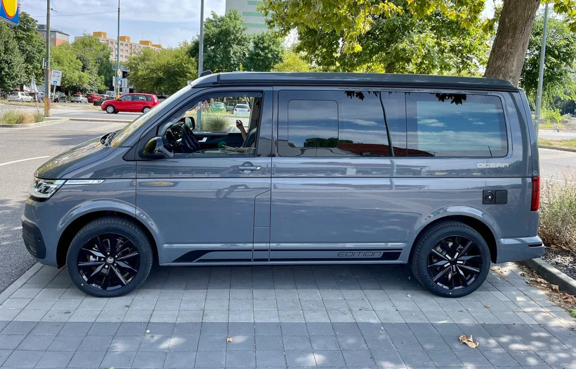 Alu kola pro Volkswagen B1351 8x18 5x120 ET50 65.1 černá – na voze 1