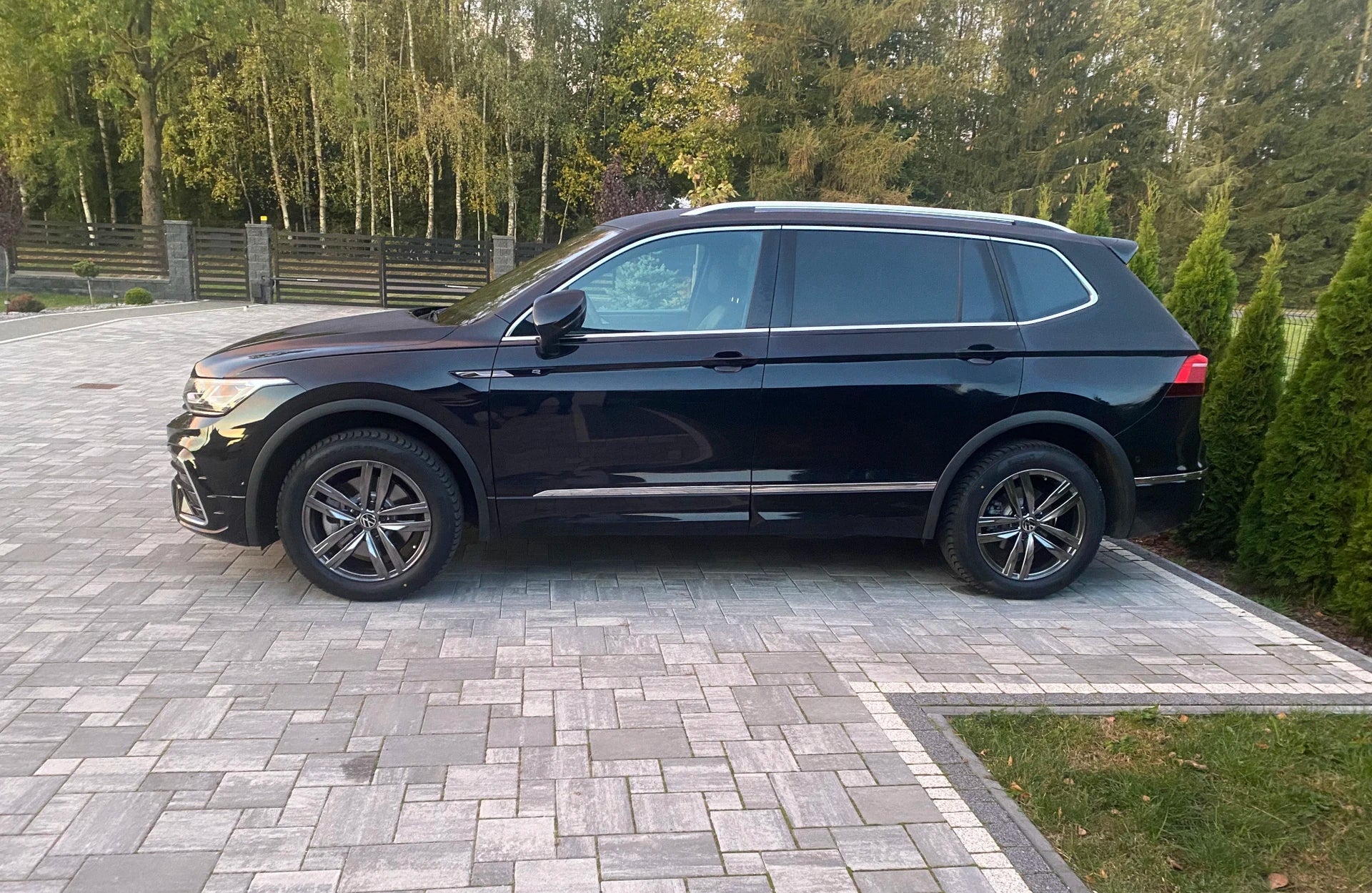 Alu kola pro Volkswagen XFC61 8x18 5x112 ET44 57.1 Hyper Black | Wheelsup.cz