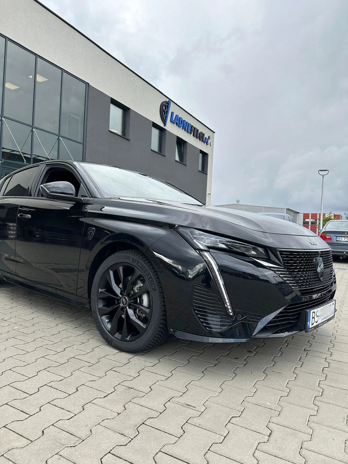 Alu kola pro BMW Y1144 7x17 5x120 ET40 72.6 Black Half Matt | Wheelsup.cz