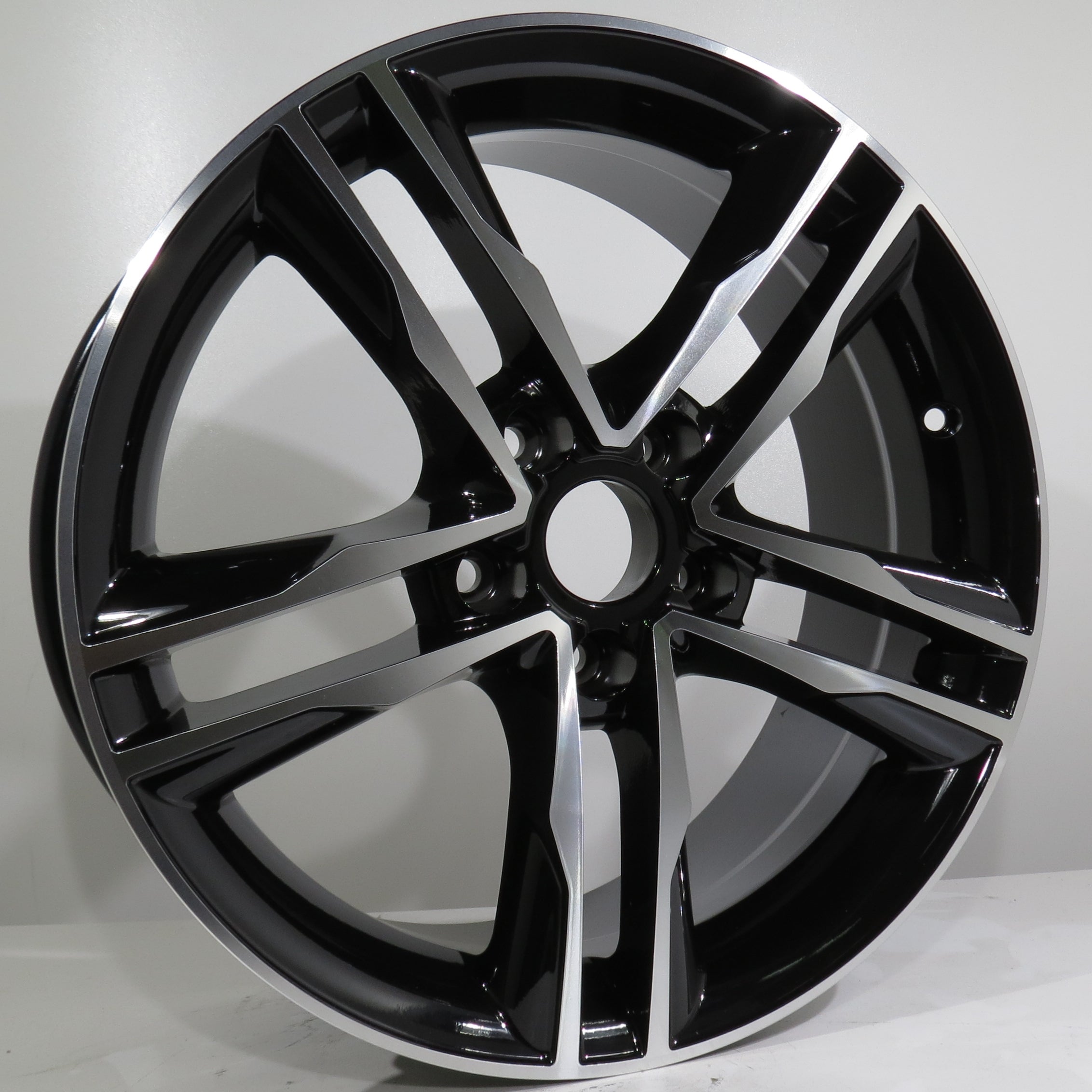Alu kola Racing Line Roxen 7.5x17 5x112 ET40 66,45 BFM