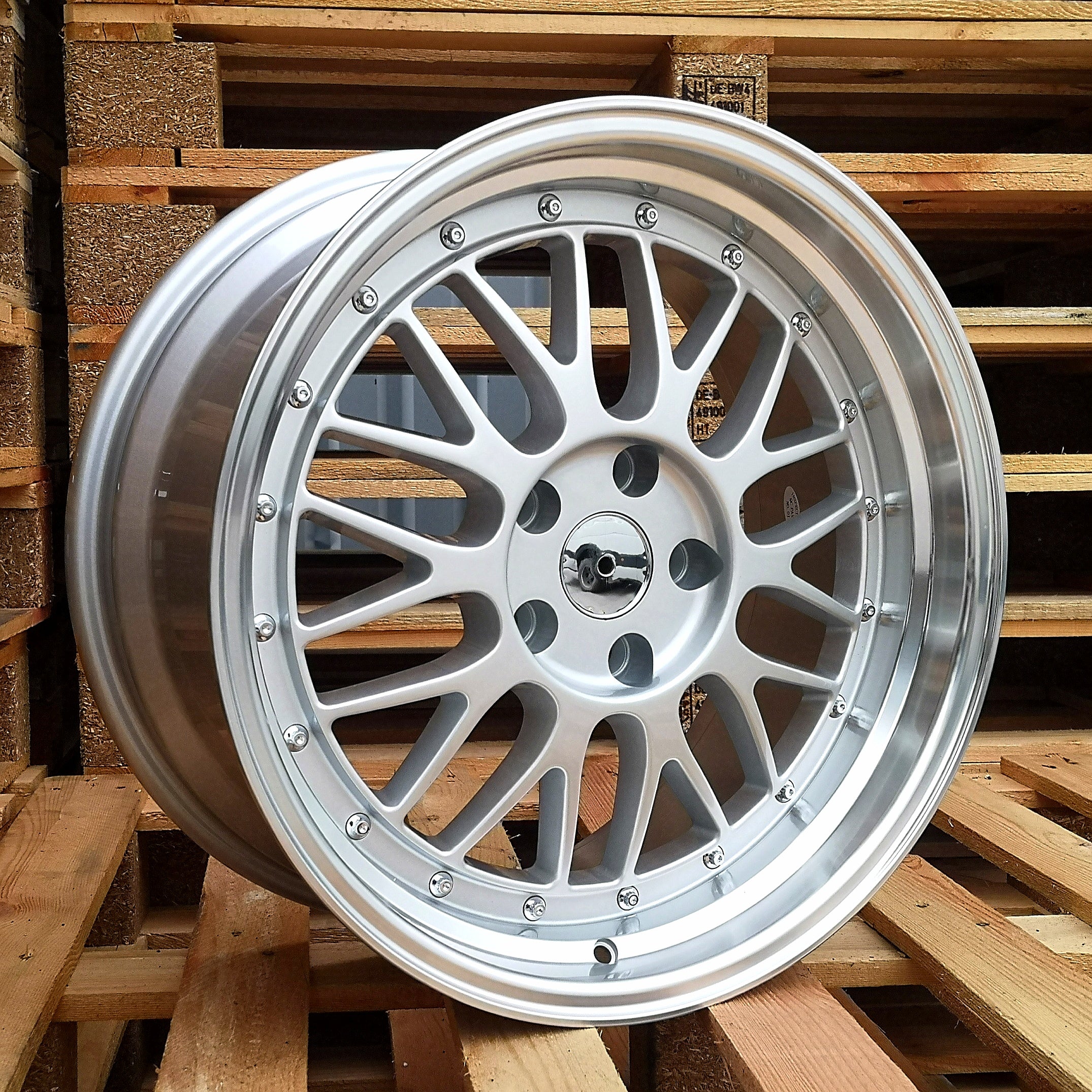 Alu kola Racing Line A1025 9x18 5x120 ET35 stříbrná, BMW WheelsUp