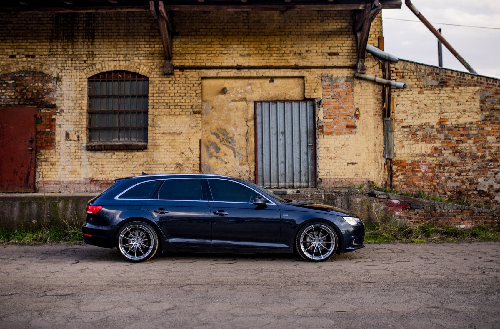 Alu kola Japan Racing JR37 17x8 ET40 5x114,3 Hyper Black WheelsUp