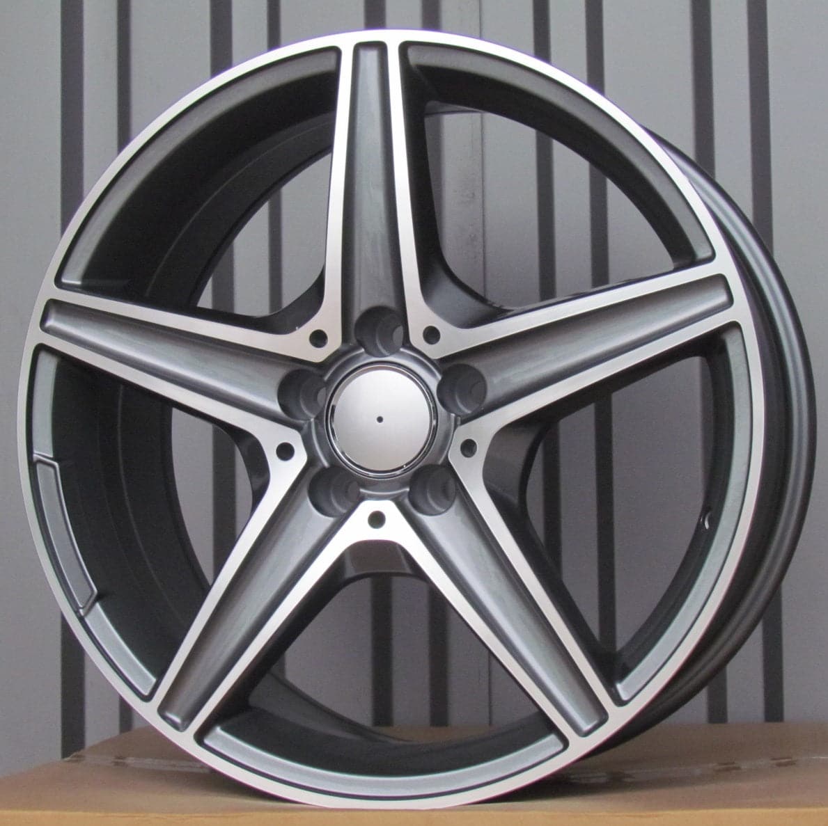 Alu kola Racing Line B5052 7.5x18 5x112 ET44 šedá, Mercedes WheelsUp