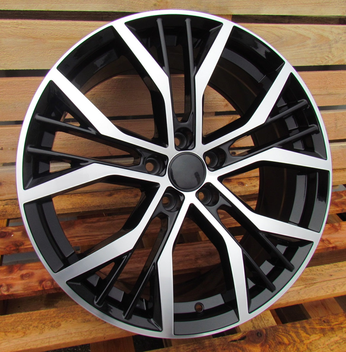 Alu kola Racing Line BK713 7.5x19 5x112 ET51 černá, Volkswagen WheelsUp