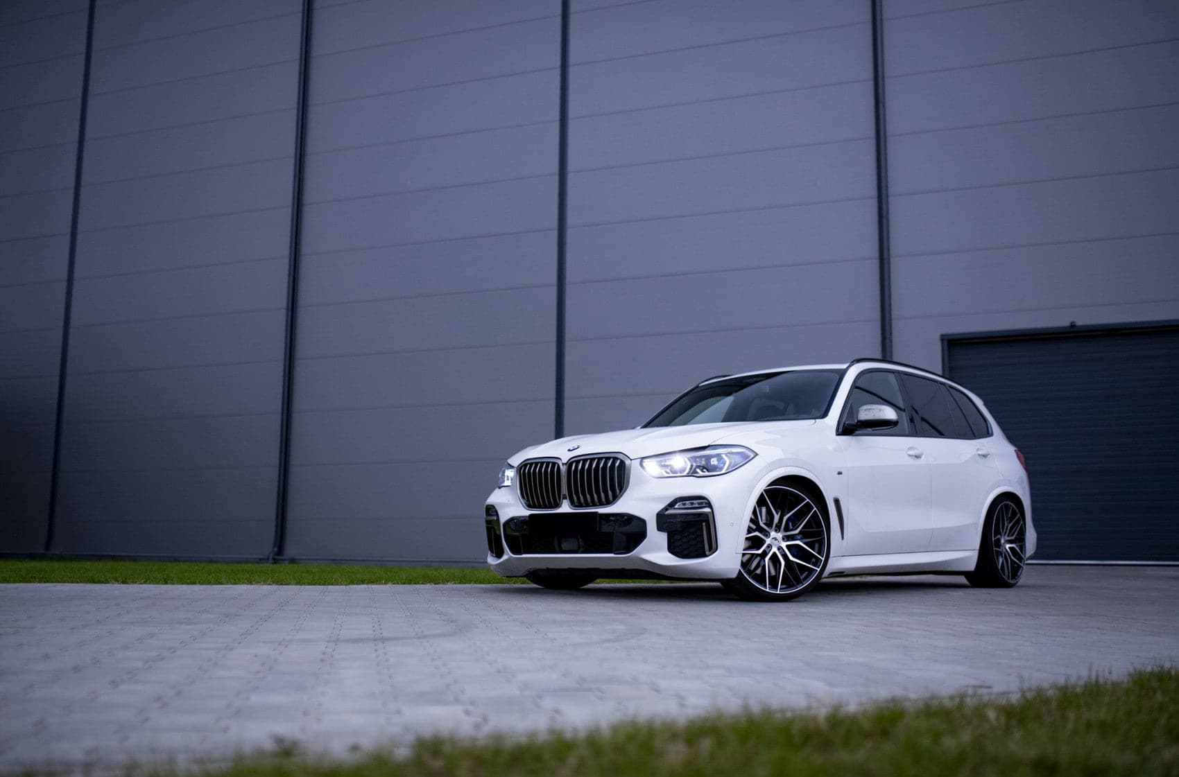 Alu kola Japan Racing JR28 19x8,5 ET35-40 5H BLANK Gloss Black WheelsUp