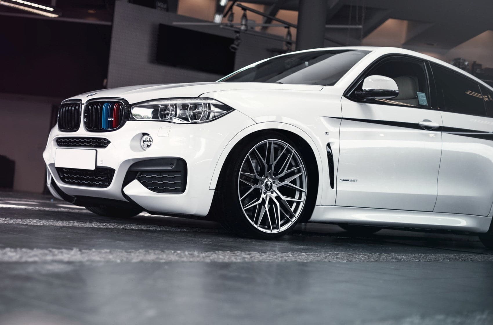 Alu kola Japan Racing JR28 19x9,5 ET35 5x120 Hyper Black WheelsUp