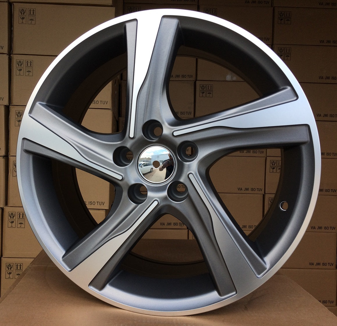Alu kola Racing Line BY115 7.5x18 5x108 ET49 šedá, Volvo WheelsUp