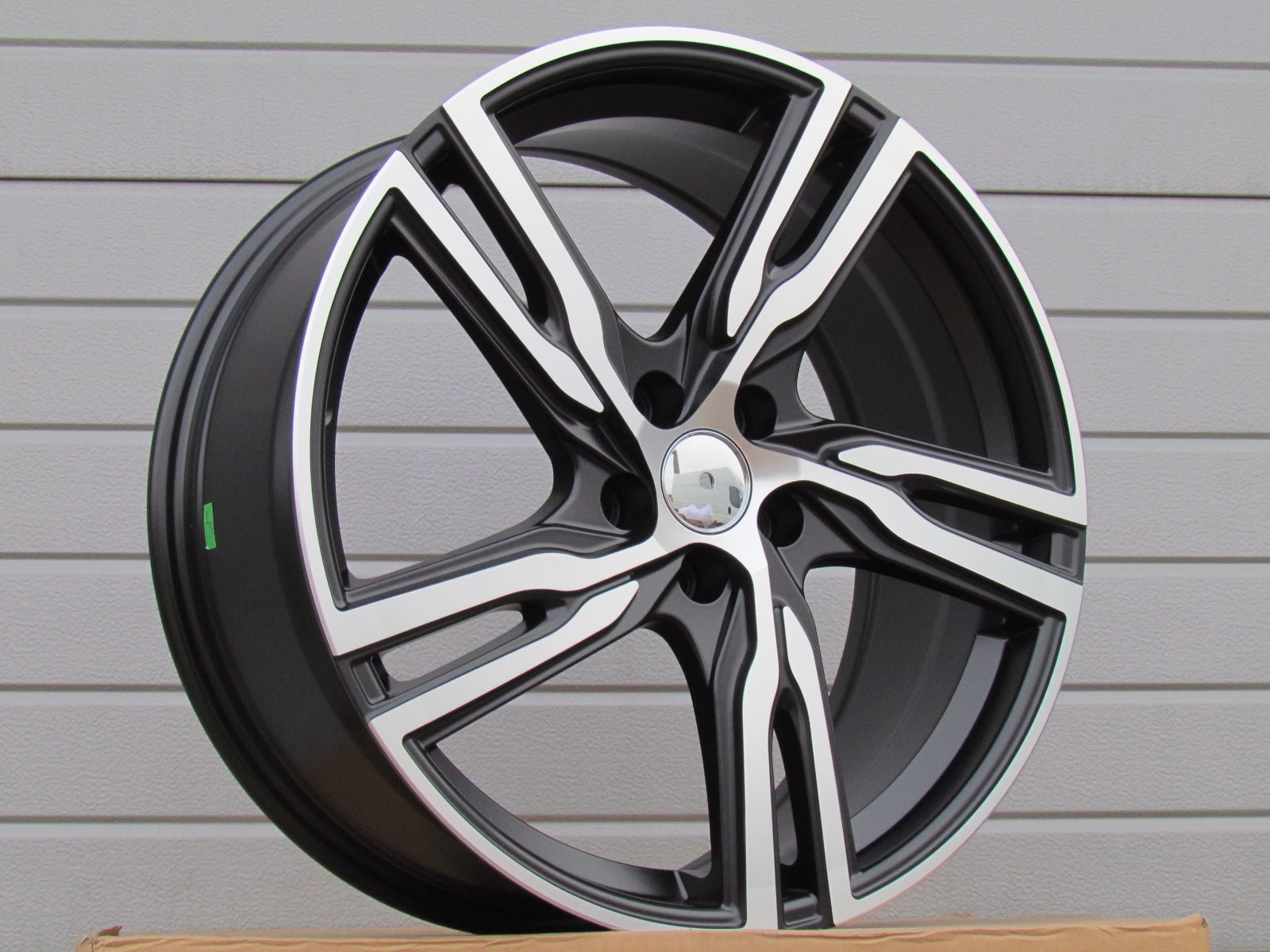 Alu kola Racing Line FE161 8x19 5x108 ET45 černá, Volvo WheelsUp