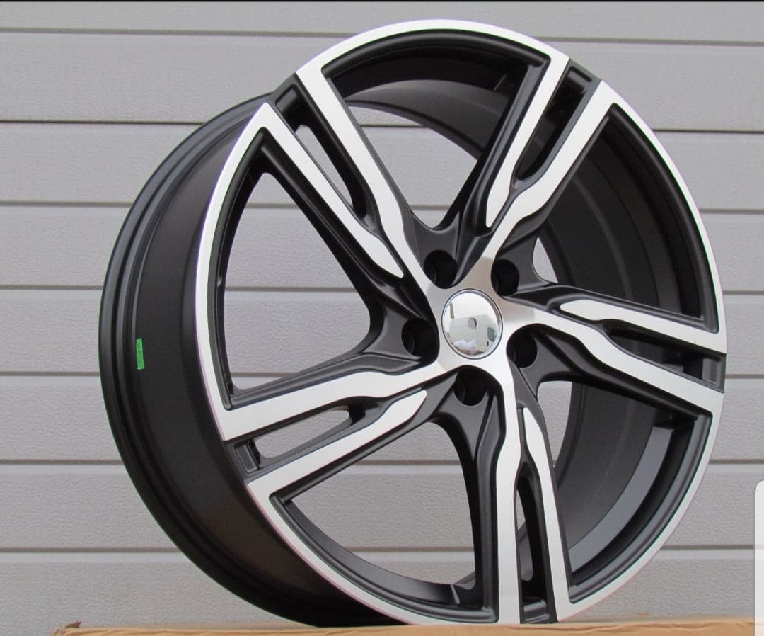 Alu kola Racing Line FE161 8x18 5x108 ET50, černá WheelsUp