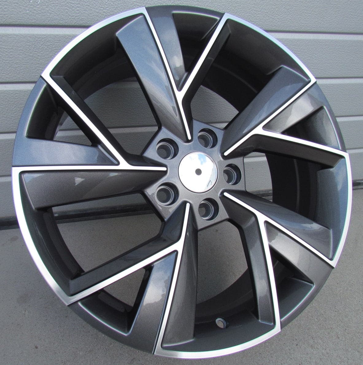 Alu kola Racing Line FE211 7x18 5x112 ET43 šedá, Škoda WheelsUp