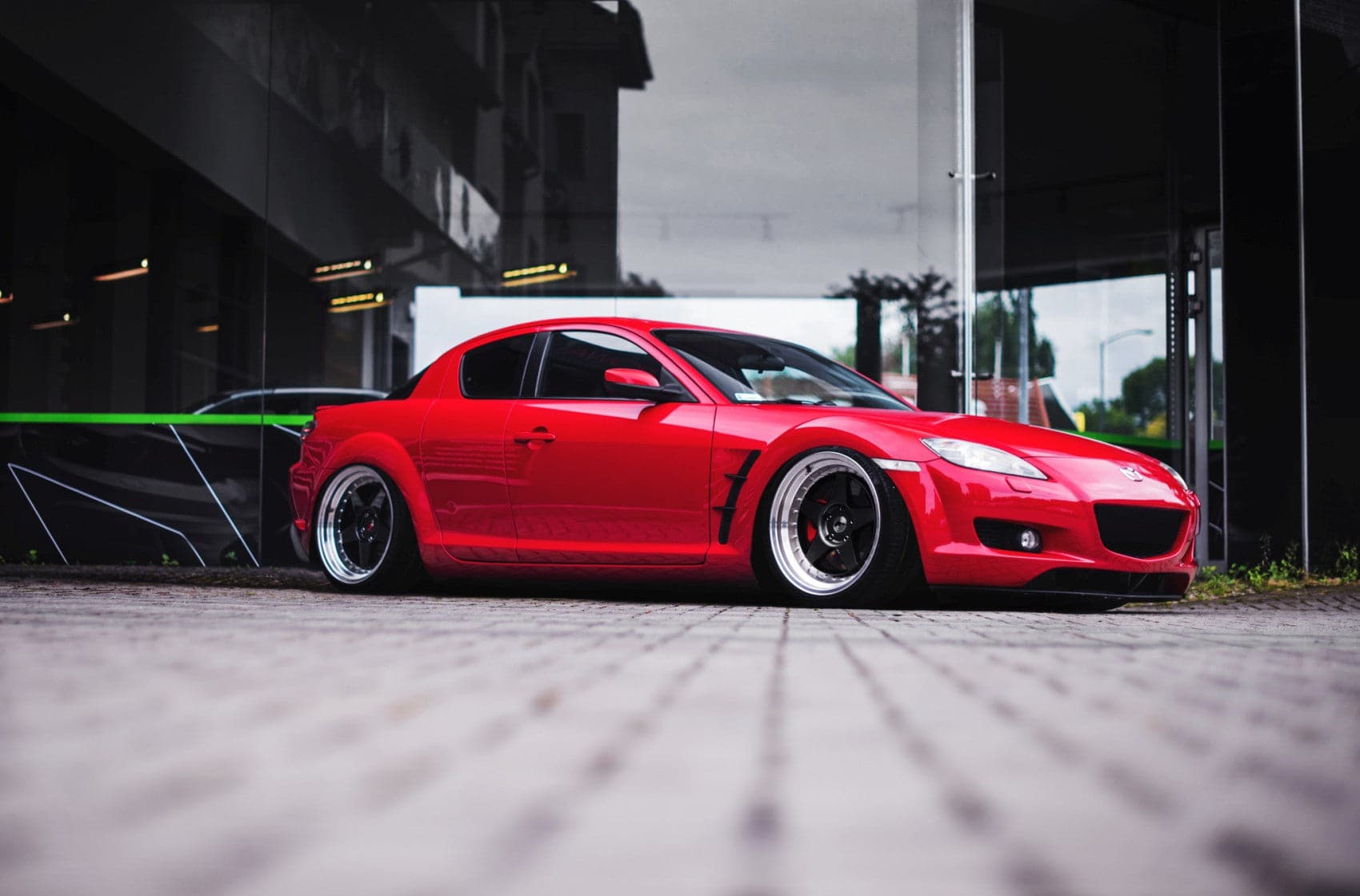 Alu kola Japan Racing JR6 18x8,5 ET22 5x114,3/120 Glossy Black w/Machined Lip WheelsUp