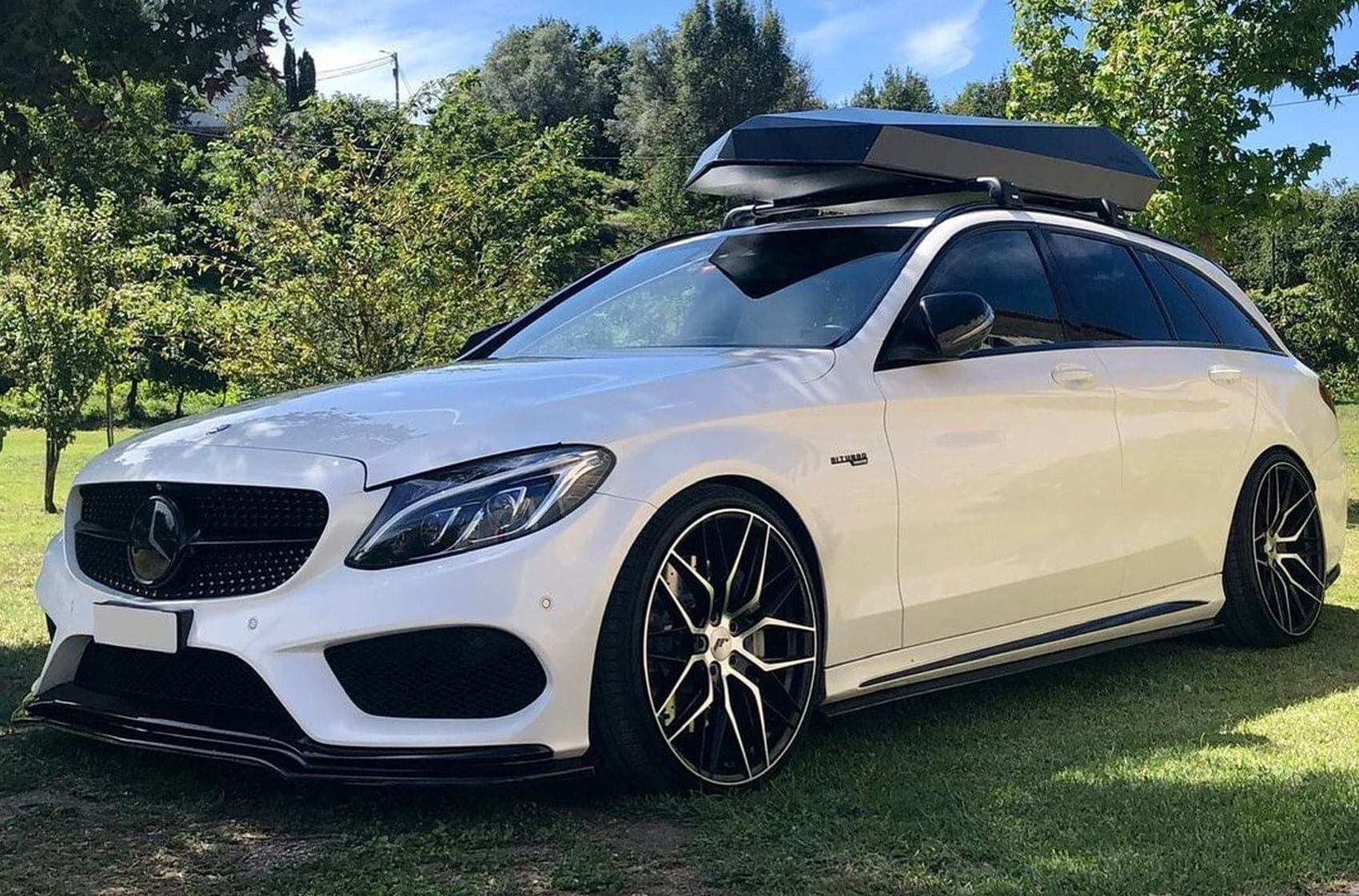 Alu kola Japan Racing JR28 19x8,5 ET40 5x114,3 Gloss Black Machined Face WheelsUp