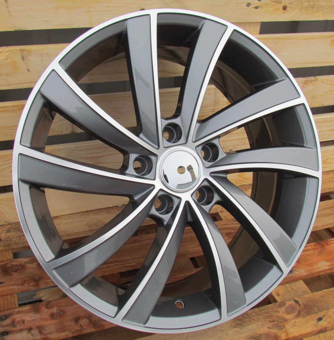 Alu kola Racing Line SK523 7.5x18 5x112 ET45 šedá, Škoda WheelsUp