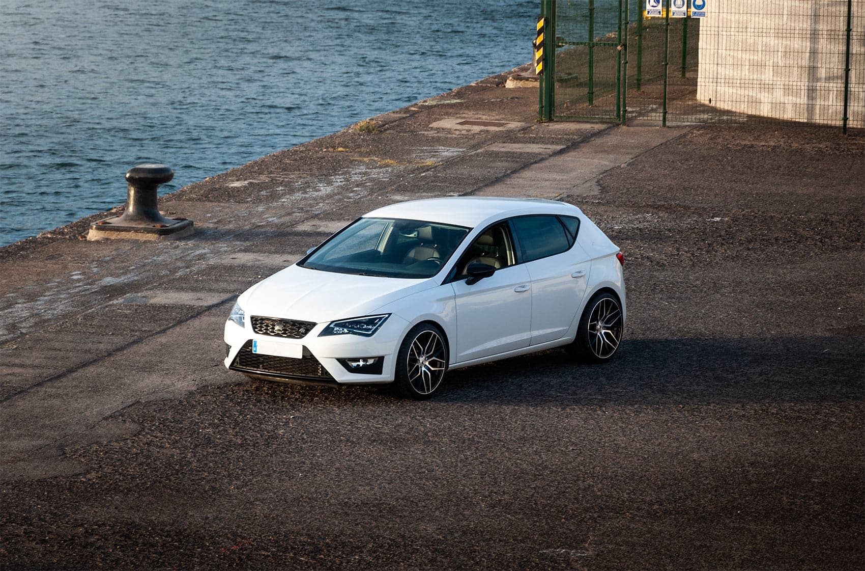 Alu kola Japan Racing JR28 18x8,5 ET20-40 5H BLANK Gloss Black WheelsUp