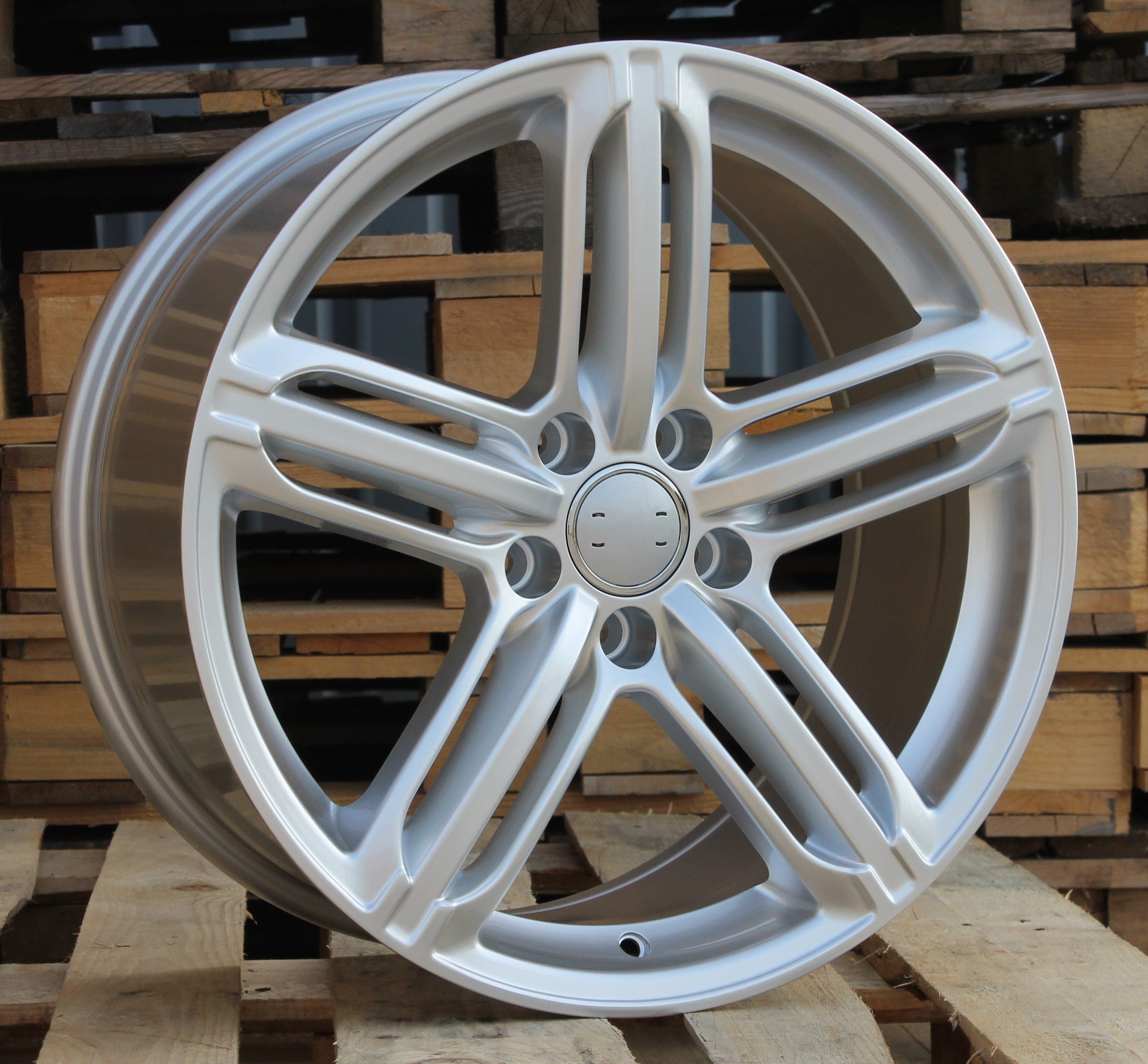 Alu kola Racing Line XF657 8.5x18 5x112 ET35 stříbrná, Audi WheelsUp