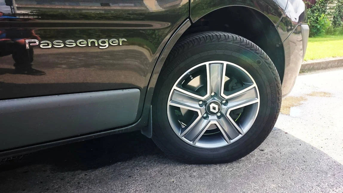 Alu kola pro Renault BK473 6.5x16 5x114.3 ET50 66.1 Grey Polished