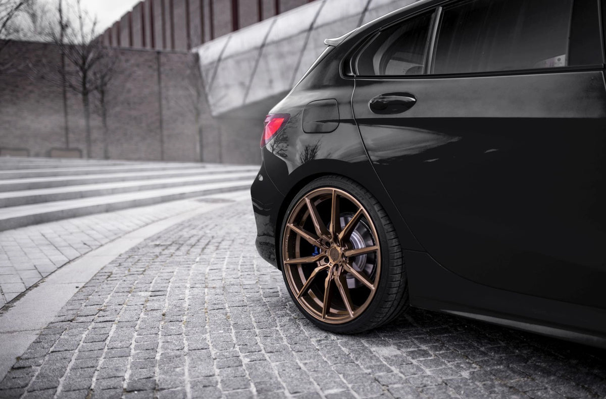 BMW 1 Series / M1