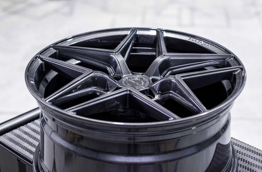 Alu kola Concaver CVR2 Gloss Graphite 1117 8918 11