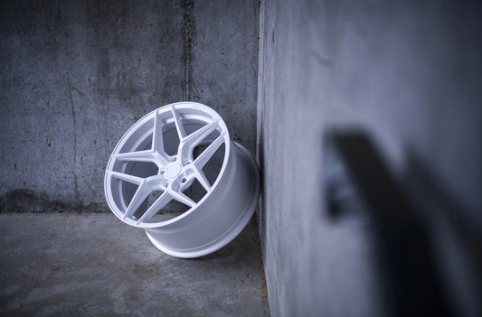 Alu kola Concaver CVR2 Gloss White 915 15490 12