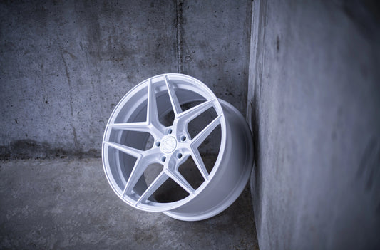Alu kola Concaver CVR2 Gloss White 915 788 5