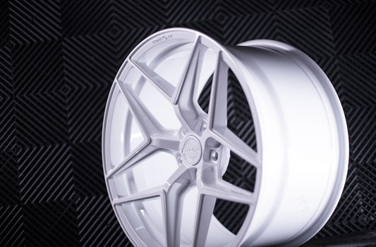 Alu kola Concaver CVR2 Gloss White 953 8463 10