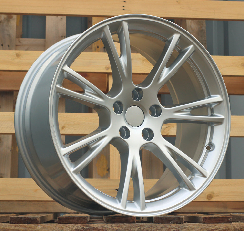 Alu kola pro Tesla D2049 9.5x19 5x114.3 ET45 64.1 stříbrná