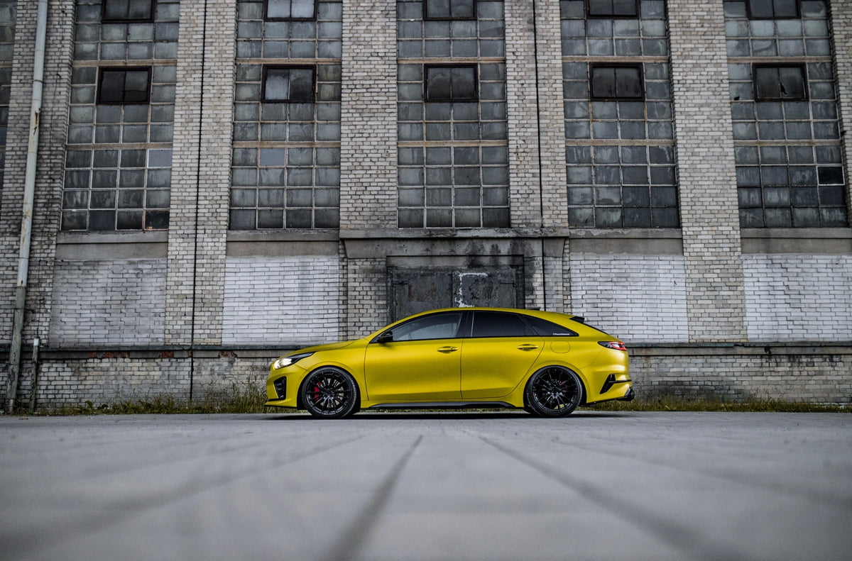 Kia Proceed Concaver CVR7 Platinum Black 1220 8484.webp