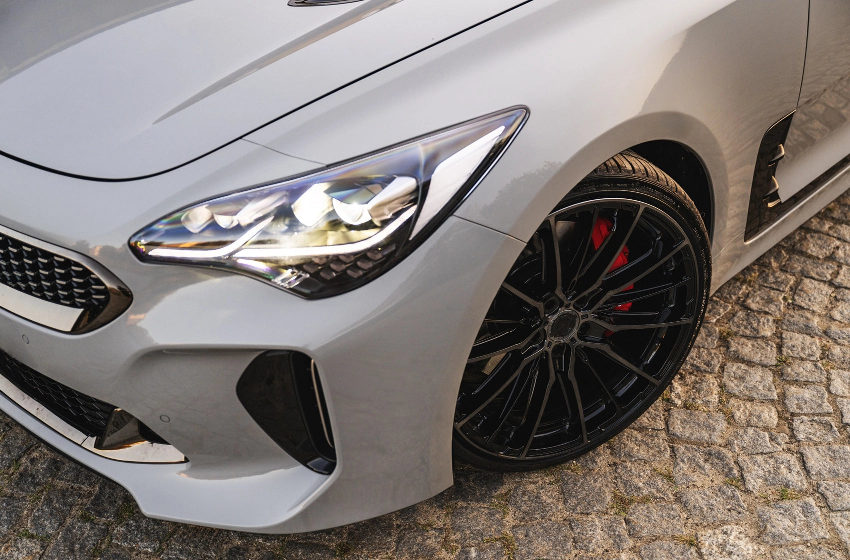 Kia Stinger Concaver CVR7 Double Tinted Black 1270 13383.webp