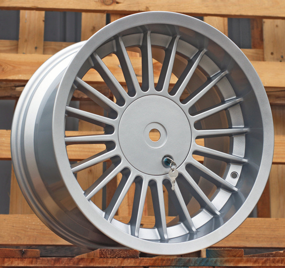 Alu kola pro BMW FBX257 8.5x17 5x120 ET20 74.1 stříbrná