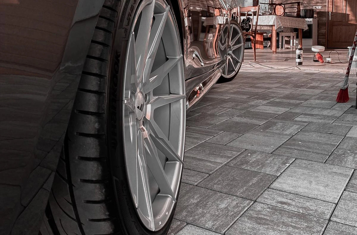 Cerchi in lega Japan Racing JR21 9.5x19 BLANK ET20-45 72.6 Argento
