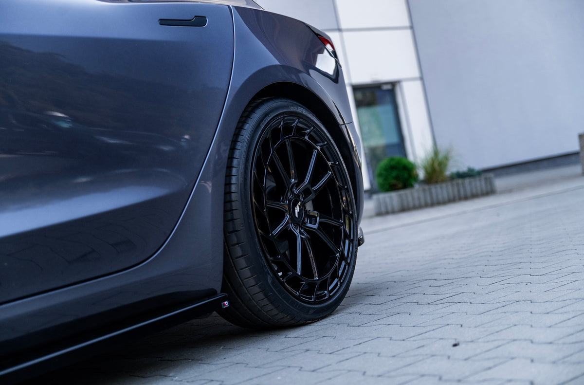 Alu kola Tesla Model 3 Japan Racing JR45 Gloss Black