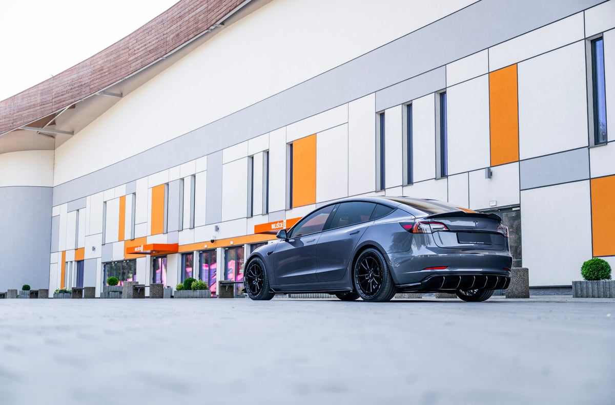 Alu kola Tesla Model 3 Japan Racing JR45 Gloss Black