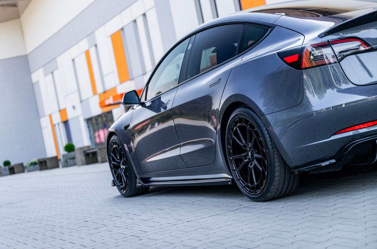 Alu kola Tesla Model 3 Japan Racing JR45 Gloss Black