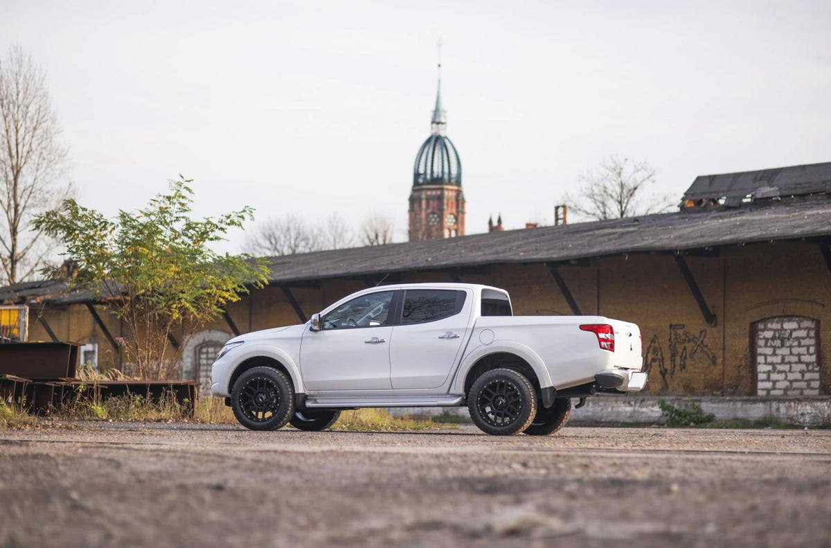 Alu kola Mitsubishi L200 Japan Racing JRX2 Matt Black