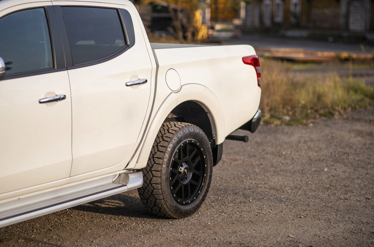 Alu kola Mitsubishi L200 Japan Racing JRX2 Matt Black