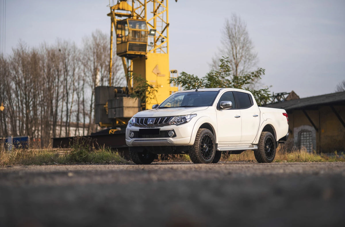 Alu kola Mitsubishi L200 Japan Racing JRX2 Matt Black