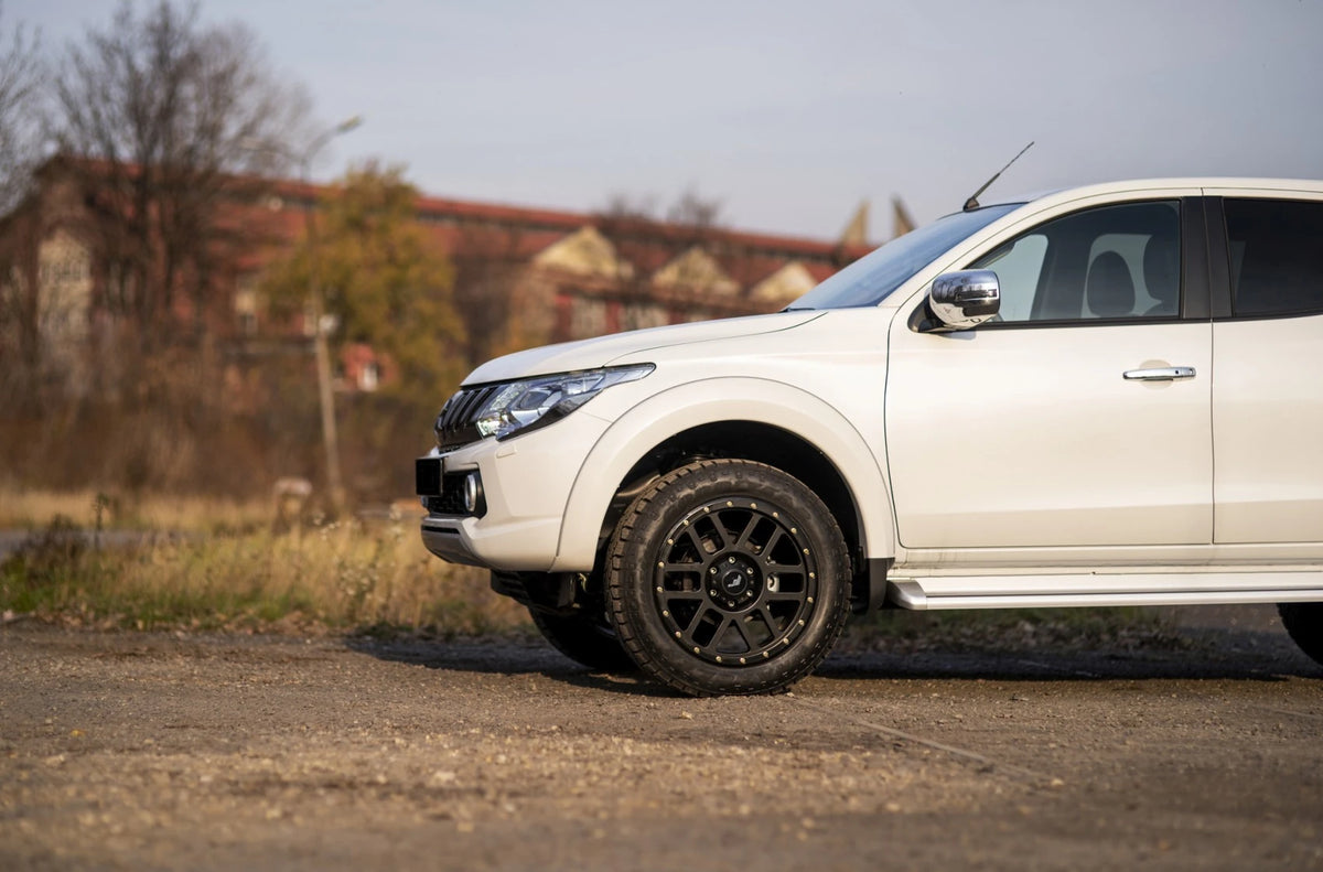 Alu kola Mitsubishi L200 Japan Racing JRX2 Matt Black